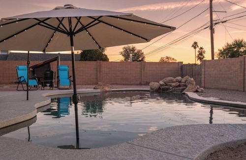 Palm Springs House | Sleeps 10+ Large Yard Mountain Views Pet Friendly Quiet Neighborhood