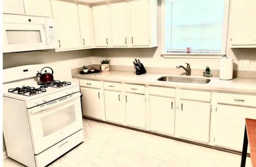 South 7th Ward House | Sleeps 16 Bring the Family Walk to Bourbon Street!