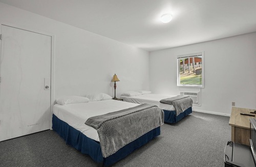 Manton Cabin | Sleeps 40- 12 Bedroom/12 Bath Lodge on 80 acres with 26' x 52' Great Room