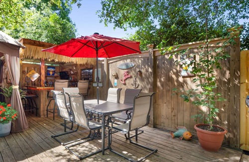 Milton House | Sleeps 6 with Garden/Bar