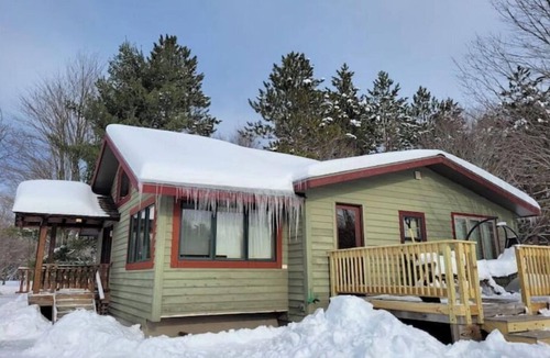 Upper Peninsula Michigan Cabin | Slippery Jim's Cozy Retreat