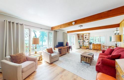 Indian River House | Smith Family Cottages- Lake House
