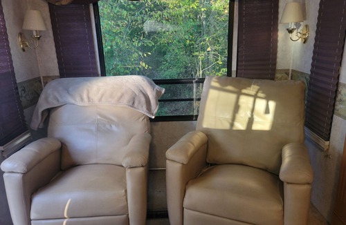 Jefferson County Apartment | Smokey Mountain hideaway camper with waterfall