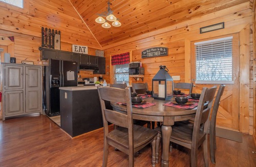 Sevierville Cabin | Smoky Mountains Cabin w/Hot Tub + Arcade – Pigeon Forge Area!