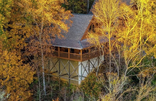 Sevierville Cabin | Smoky Mountains Cabin w/Hot Tub + Arcade – Pigeon Forge Area!