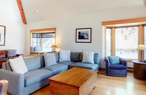 Telluride Apartment | Smuggler E
