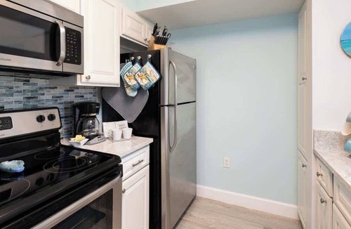 Tavernier Condo | Snorkel & Dive Legendary Coral Reefs - Then Relax Poolside with a Drink!