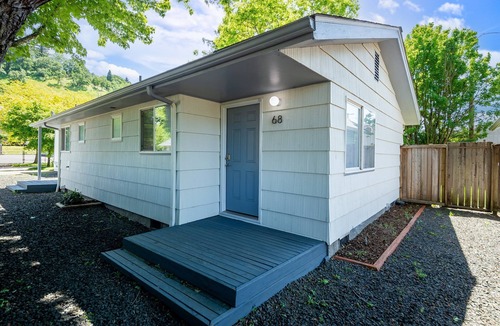 Market District Condo | Snug Spot 68 - Close To Downtown & Autzen 1 Bedroom Studio