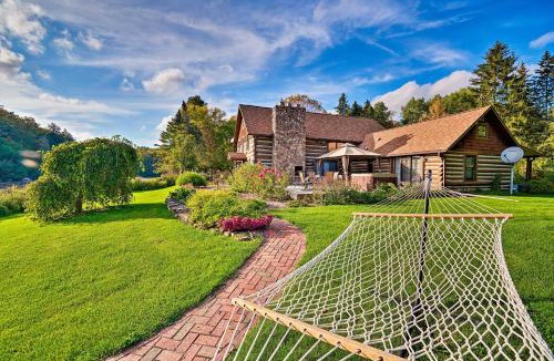 White Lake House | Soak, Relax & Explore! Walk to Wolf River