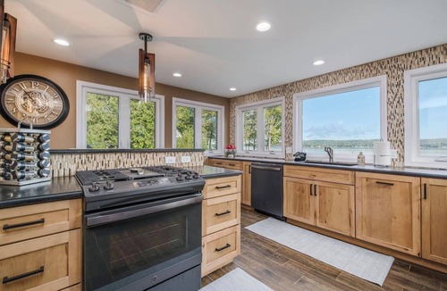 Boyne City House | Soaring Eagle: Main house+Bunkhouse: Lakefront