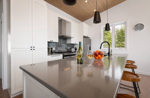 Les Eboulements Ski Chalet | Solstice 203: River Views, Terrace & Hot Tub