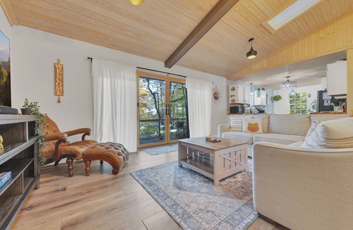 Tellico Village Cottage | SoLuna Cottage- Private Stay in Lakeside Community