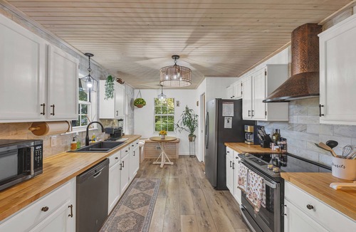 Tellico Village Cottage | SoLuna Cottage- Private Stay in Lakeside Community