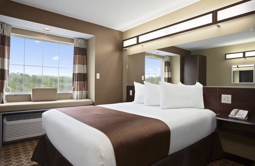White Hall Hotel | Sonesta Essential Fairmont