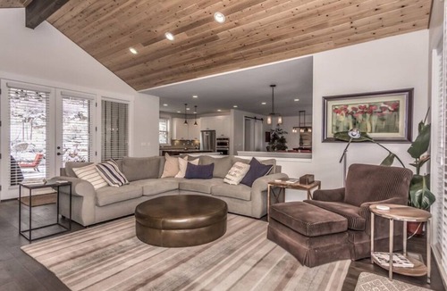 Bend House | SONrise House - spacious West Side Beauty w Hot Tub and views!