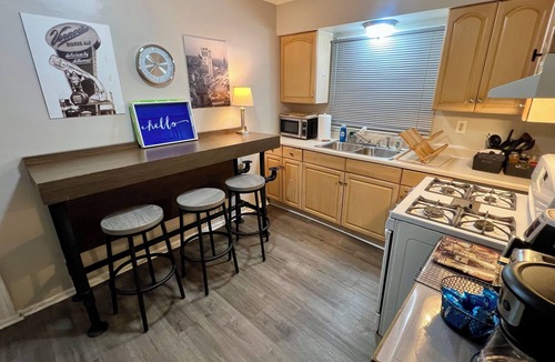 Hazel Park House | Sophisticated Suburban - Families & Contractors