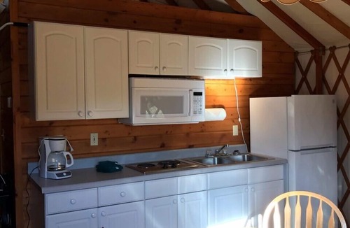 Florence Cabin | South Jetty RV & Camping Resort
