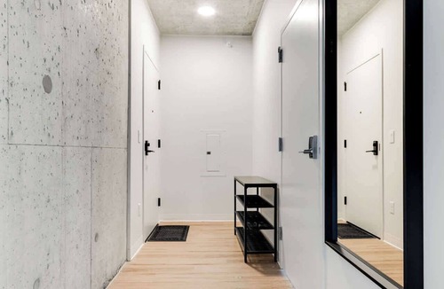 The Loop Apartment | South Loop Rooftop With In and Out Parking 2