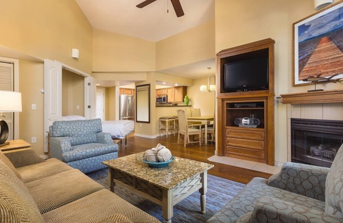 Round Hill Village Cabin | South Shore Charming 2-bedroom lodge in Zephyr Cove