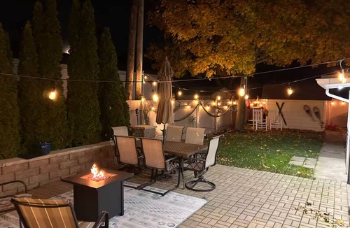 Manitou Beach-Devils Lake House | Spacious 4-bedroom house in lovely Manitou Beach-Devils Lake with AC