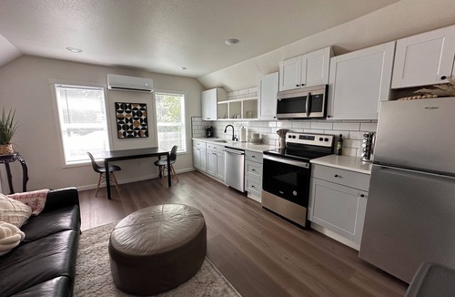 Hough Apartment | Spacious 1bd/1bt downtown apartment next to the park
