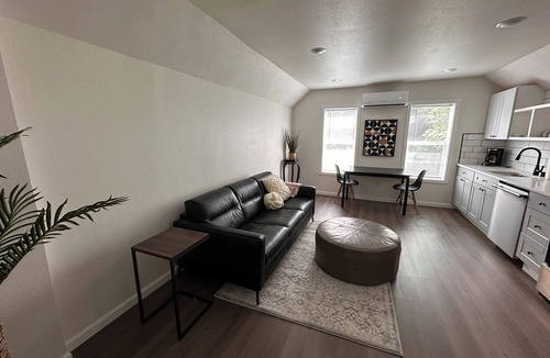 Hough Apartment | Spacious 1bd/1bt downtown apartment next to the park