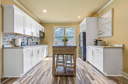 Marietta House | Spacious 2-bedroom Basement in Marietta with Outdoor Swing
