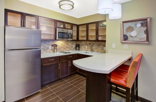 Benton Harbor Condo | Spacious 2BR Suite w/Dining Area & Breakfast