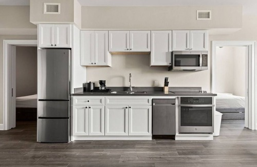 New Orleans Hotel | Spacious 2BR Suite in NOLA Near Garden District