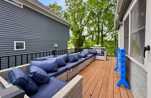 Oakley House | Spacious 3 bed 2.5 bath 2pk spot