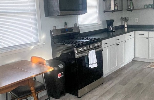 Cedar Rapids House | Spacious 3 bed 2 bath w/Basement yard and Office!