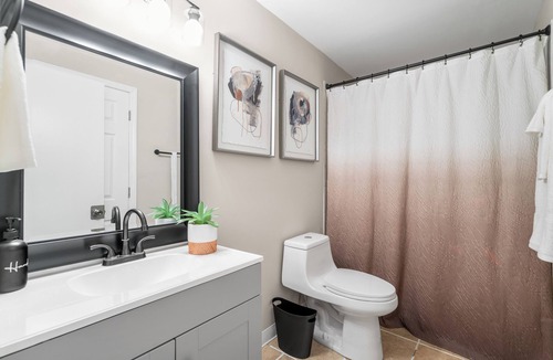 Tri-Taylor Apartment | Spacious 3-bedroom apartment near downtown, FREE PARKING