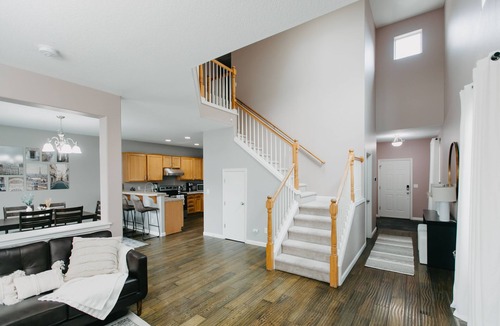 Wood Village House | Spacious 3 BR House w/hot tub in SE Portland, Sleeps 8, near popular attractions