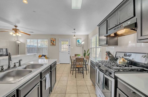 Franklin Park House | Spacious 3BR, 2.5BA |Central Austin| Pet Friendly