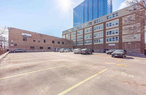 Near South Side Apartment | Spacious 3BR Corner Skyline Unit Near McCormick Place & Museum Campus