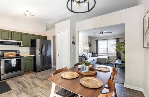 Elsmere House | Spacious 3BR Stay, Work-Ready, Family & Crew Friendly, min. 3 Months Preferred