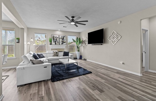Richmond House | Spacious 4-bedroom house with pool table in charming Rosenberg