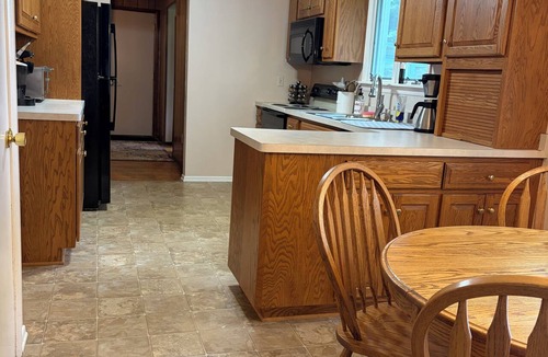 Macedon House | Spacious 4-bedroom house - Peaceful, comfortable, relaxing home.