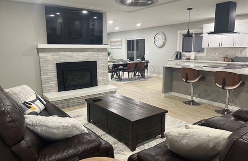Aloha House | Spacious 4-bedroom single level home in Beaverton close to Intel/Nike/Golf