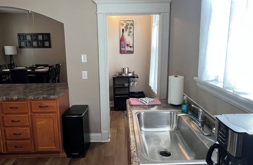 Hamilton House | Spacious 4-Bedroom Victorian in Downtown Hamilton