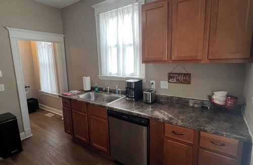 Hamilton House | Spacious 4-Bedroom Victorian in Downtown Hamilton
