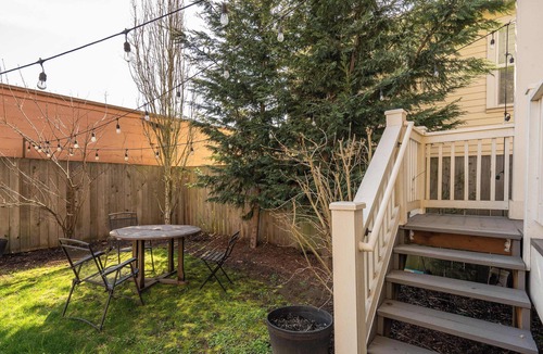 King House | Spacious 4BR/3BA | Sleeps 12 | Near Alberta Arts