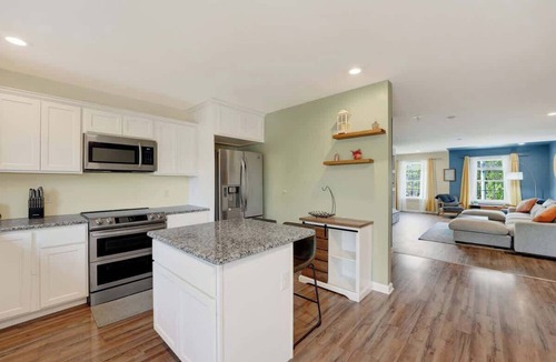 Wilmington House | Spacious 4BR | 4B Townhouse Sleeps 8+ Near Downtown Wilmington