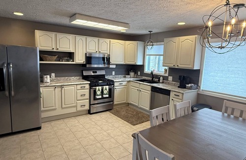 Prudenville House | Spacious 5-bed Retreat Near Houghton Lake – Sleeps 10