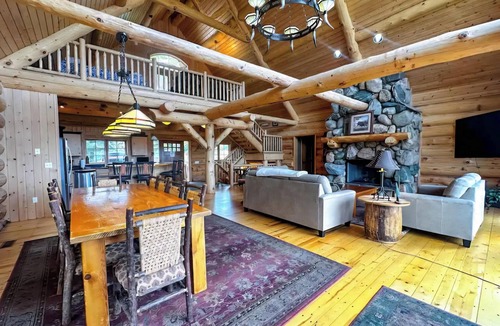 Bellaire Cabin | Spacious 5-bedroom cabin in charming Bellaire on Golf Course
