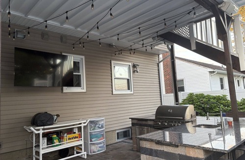 North Massapequa House | Spacious 5-bedroom house in charming Massapequa with AC