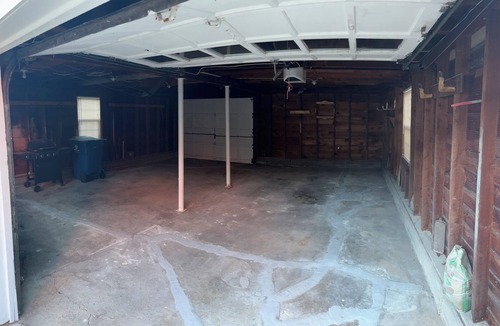 Manistee House | Spacious 5-bedroom house walking-distance to downtown Manistee and 1st St Beach!