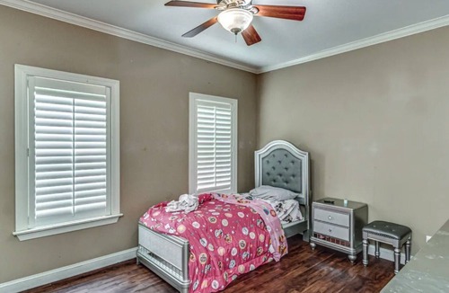 Brandon House | Spacious 5-bedroom house in tranquil Brandon with AC