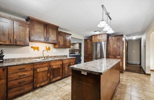 Sawyer House | Spacious 5-Bedroom Sawyer Farmhouse Retreat