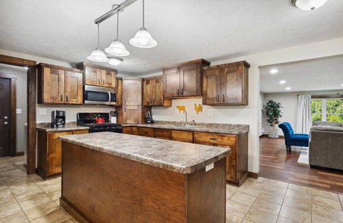 Sawyer House | Spacious 5-Bedroom Sawyer Farmhouse Retreat